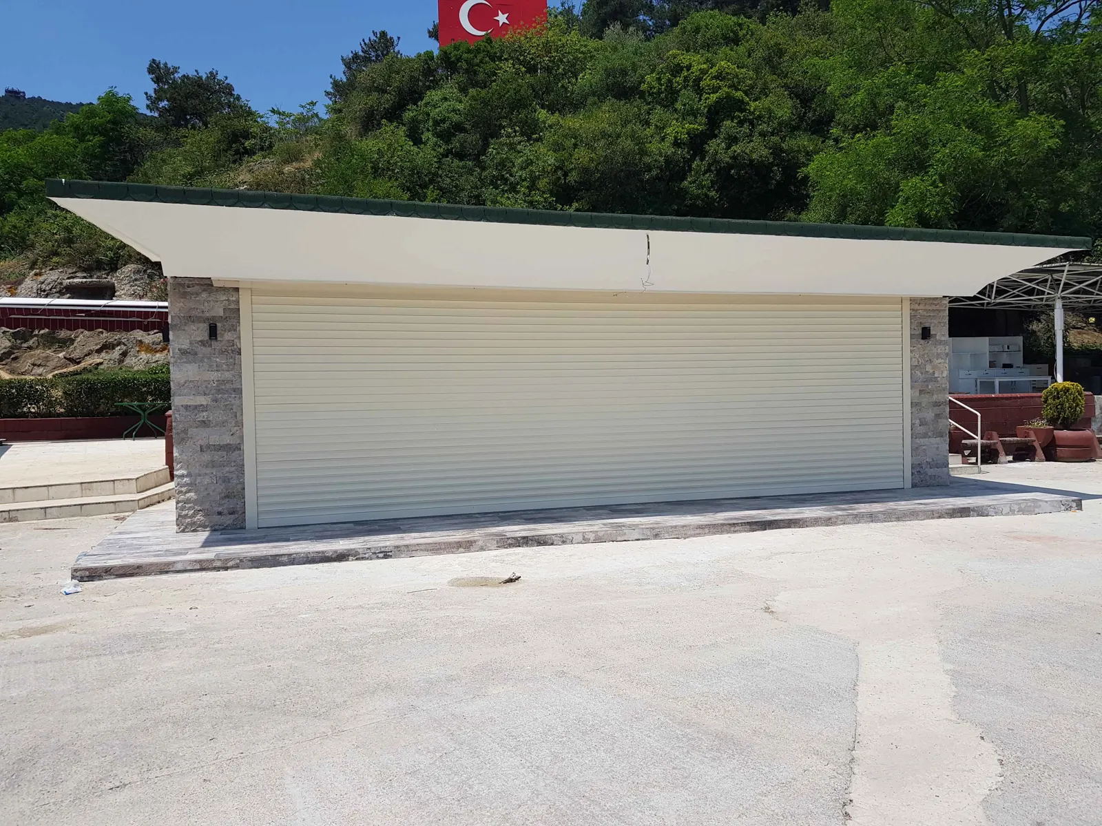 Bahadır Otomatik Kapı'nın açık renk garaj kapısı uygulaması